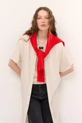 Cardigan tejido de punto con diseño de ochos, color celeste, de manga larga.
