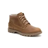 Bota de caña media Caterpillar, confeccionada en cuero color marrón. Presenta cierre con cordones, cuello acolchado y suela de goma dentada para mayor tracción.