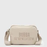 Cartera tipo bandolera de lona color beige, con cierre superior y correa ajustable al tono. Presenta el logo de la marca y coordenadas geográficas estampadas en el frente.