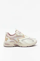 Championes deportivos Paddock modelo Equal, combinación de blanco, rosado y detalles en tostado. Confeccionados en malla y material sintético, con diseño chunky y suela gruesa.