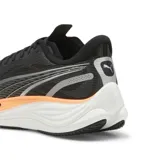 Championes de running Puma Velocity Nitro 3 Wide, color negro con detalles en gris y naranja.