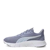 Championes de running Puma Flex Focus Lite Modern, color gris azulado con detalles en celeste claro y blanco. Presentan una estructura de malla transpirable, cordones al tono y suela de goma blanca con refuerzos negros en la puntera y el talón.