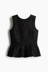 Top sin mangas negro de tejido jacquard con diseño texturizado, escote redondo y corte peplum acampanado.