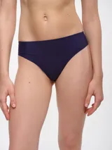 Bombacha de bikini color beige.
