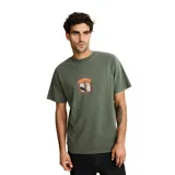 Remera de algodón verde militar con efecto vintage, de manga corta y cuello redondo. Presenta un pequeño estampado frontal en el centro con la inscripción 'Rhythm' y un diseño gráfico.