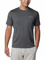 Remera técnica de cuello redondo para hombre, color gris oscuro jaspeado, con logo de la marca estampado en el pecho. Cuenta con tecnología de absorción de humedad y protección solar.