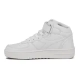 Championes de media caña blancos con ajuste de cordones y tira de velcro.