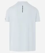 Remera deportiva de hombre con tecnología dry fit, cuello redondo y manga corta. Presenta un diseño liso en color beige con una pequeña etiqueta decorativa en el dobladillo.