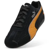 Championes Puma modelo Speedcat en colaboración con McLaren, color negro con detalles en naranja papaya. Diseño de perfil bajo inspirado en el automovilismo, confeccionado en gamuza con el logo de Puma y el emblema de McLaren en el lateral.