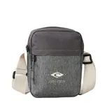 Bolso bandolera Rip Curl, modelo No Idea Pouch, en tonos grises con logo de la marca estampado en el frente.