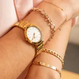 Pulsera de eslabones intercalados en oro amarillo y oro blanco de 9k, con diseño de cadena clásica.