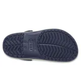 Zueco Crocs modelo Crocband Heritage, color negro con banda lateral en tono crema. Presenta correa de talón pivotante bicolor, diseño con textura pronunciada y detalles de costura, fabricado en espuma Croslite ligera.