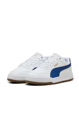 Championes Puma Caven III Jr, de color blanco con la franja lateral característica en azul y suela de goma marrón.