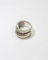 Anillo plateado con dublé de oro y circonias blancas y rosas.