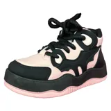 Championes de estilo skate con plataforma, combinando paneles en color rosa claro y negro. Presentan un diseño con cordones gruesos negros y suela de plataforma en dos tonos.