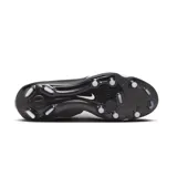 Championes de fútbol Nike Tiempo Legend 10 Pro FG, color blanco con detalles en negro y naranja. Presentan un diseño texturizado en la parte superior, el logo de Nike en negro con borde blanco y suela con tapones para terreno firme.
