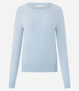 Suéter de punto color bordó, con cuello redondo y mangas largas, de diseño clásico y ajuste cómodo.