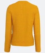 Blusa de punto color celeste con textura ondulada, cuello redondo y mangas largas.