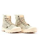 Botas Palladium Pampa Hi con estampado de lunares negros sobre fondo beige.