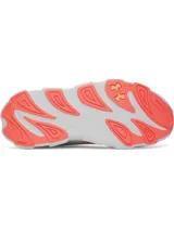 Championes Under Armour UA W Halo Runner SE, diseñados para running, en color gris claro con detalles en amarillo y naranja. Presentan capellada de malla transpirable, mediasuela de gran volumen con amortiguación HOVR+ y suela de goma con tracción.