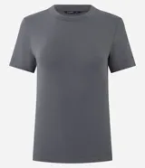 Remera básica de corte ajustado, color rosado, con mangas cortas y cuello redondo. Confeccionada en tejido de ribana lisa.