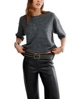 Sweater tipo camiseta color gris jaspeado, de corte holgado y mangas cortas. Tejido de poliéster, acrílico y poliamida.