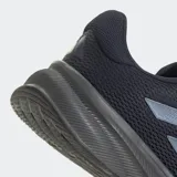 Championes de running Adidas modelo Response en color azul marino. Cuentan con una parte superior de malla transpirable, cierre de cordones, mediasuela de EVA para amortiguación y suela de caucho.