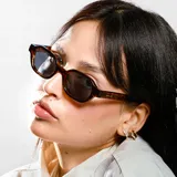 Lentes de sol unisex con montura gruesa de acetato color carey y lentes polarizadas alemanas color negro. Diseño ovalado con protección UV400.