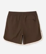 Bermuda deportiva gris oscuro confeccionada en poliamida, de corte corto, con cintura elástica, cordón ajustable y ribetes laterales en color blanco.