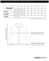 Campera de jean negra, corte crop, con cuello clásico, cierre frontal con botones metálicos y tachas plateadas en hombros y solapas.