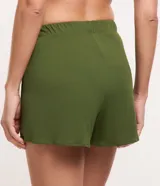 Short corto blanco de crepé con cintura elástica, cordón ajustable con punteras doradas y ruedo redondeado, diseñado como salida de playa por Bossa Nossa.