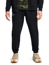 Pantalón de jogging Under Armour de corte estándar, confeccionado en tejido polar de mezcla de algodón con interior cepillado. Presenta cintura elástica con cordón ajustable, bolsillos laterales abiertos, bolsillo trasero con cierre y puños elásticos en los tobillos. Incluye el logo de la marca bordado en la pierna.