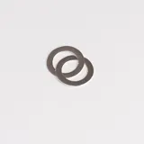 Dije compuesto por dos aros entrelazados de plata 925 con acabado pulido.