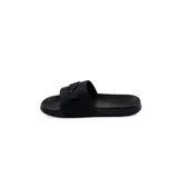 Ojotas Umbro modelo Flip, de color negro, con tira ancha que incluye relieve con el logo de la marca.