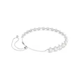 Gargantilla de la colección Ariana Grande x Swarovski, elaborada con baño de rodio, compuesta por una serie de flores con centros de perlas de cristal y pétalos adornados con pavé de cristales.