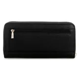 Billetera Guess modelo Lucci de color negro, confeccionada en material sintético con textura granulada. Presenta un cierre perimetral con cremallera y una tira de muñeca extraíble. En la parte frontal incluye el logotipo triangular característico de la marca con bordes dorados.