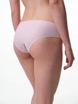 Bombacha tipo bikini de microfibra con corte láser, diseño de tiro medio y calce limpio sin costuras visibles.