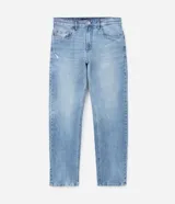 Pantalón de jean celeste de corte recto, con trabillas en la cintura, cierre con botón y lavado desteñido.