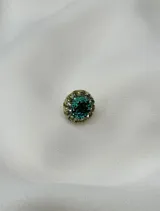 Caravana de resina color lila con strass plateado alrededor, de 1cm de diámetro. Se vende por unidad.