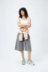 Top negro de tejido ribb sin costuras y escote cuadrado.