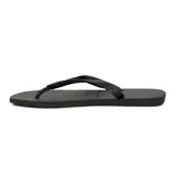 Ojotas (chancletas) de goma color negro, con tiras finas y un pequeño detalle de la bandera de Brasil en la base de las tiras.