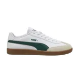 Championes Puma 9T blancos con detalles en verde y beige, suela color caramelo.