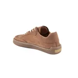 Championes urbanos Delta Barefoot de cuero natural color marrón, con cordones beige y suela de goma al tono.