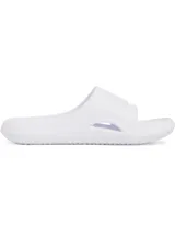 Sandalias tipo ojotas Under Armour modelo Locker V, confeccionadas en una sola pieza de EVA moldeada de secado rápido. Presentan un diseño ergonómico con orificios de drenaje laterales, plantilla texturizada para mayor tracción y suela con amortiguación mejorada.