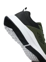 Championes de running Umbro modelo Argo, color verde militar con detalles en negro y suela blanca. Confeccionados en tejido de malla transpirable, cordones al tono y logo de la marca en el lateral.