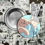 Pin metálico con ilustración de Yuri Katsuki y Victor Nikiforov de la serie de anime Yuri on Ice.