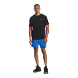 Calza deportiva corta Under Armour modelo HeatGear Compression, color negro con cintura elástica ancha gris y logo de la marca estampado en blanco en la pierna derecha.