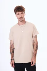 Remera de cuello redondo y manga corta, con corte clásico y ajuste cómodo.