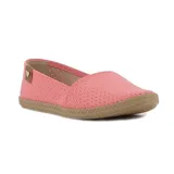 Zapatilla casual estilo alpargata de mujer, color rosado con diseño perforado en toda la superficie, suela texturizada marrón y detalle de aplicación lateral con corazón dorado.