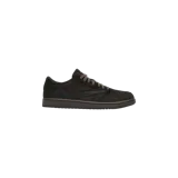 Championes Jordan 1 Retro Low OG SP en colaboración con Travis Scott, modelo Velvet Brown. Confeccionados en gamuza de color marrón oscuro, cuentan con el característico swoosh invertido en el lateral y cordones en tono tostado.
